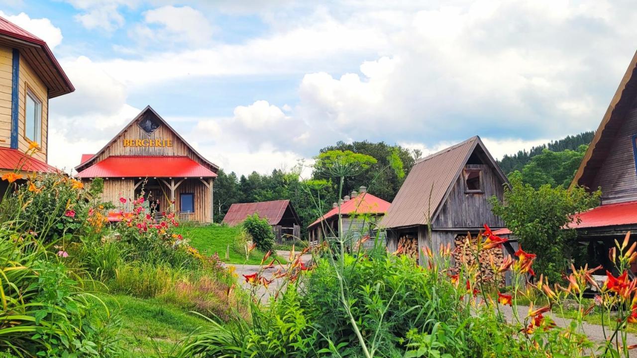 La Vieille Ferme, Ecogite Saint-Fulgence Exteriör bild