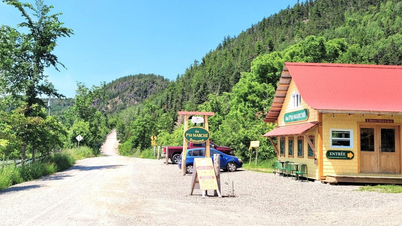 La Vieille Ferme, Ecogite Saint-Fulgence Exteriör bild