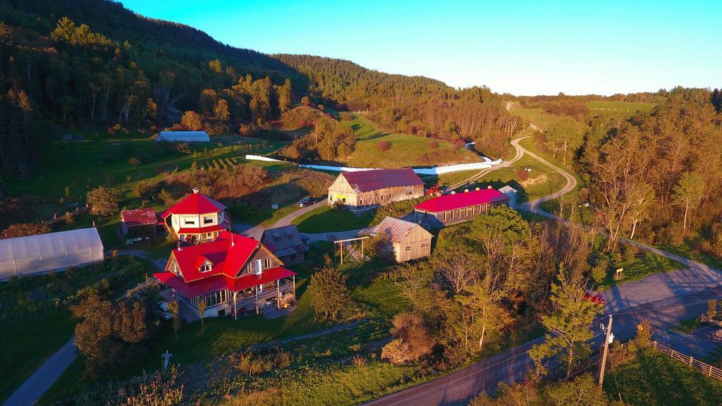 La Vieille Ferme, Ecogite Saint-Fulgence Exteriör bild